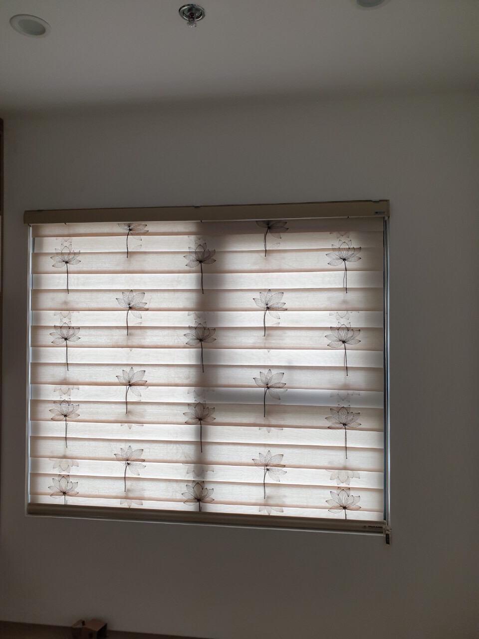 Rèm Cuốn Thêu Hoa Sen