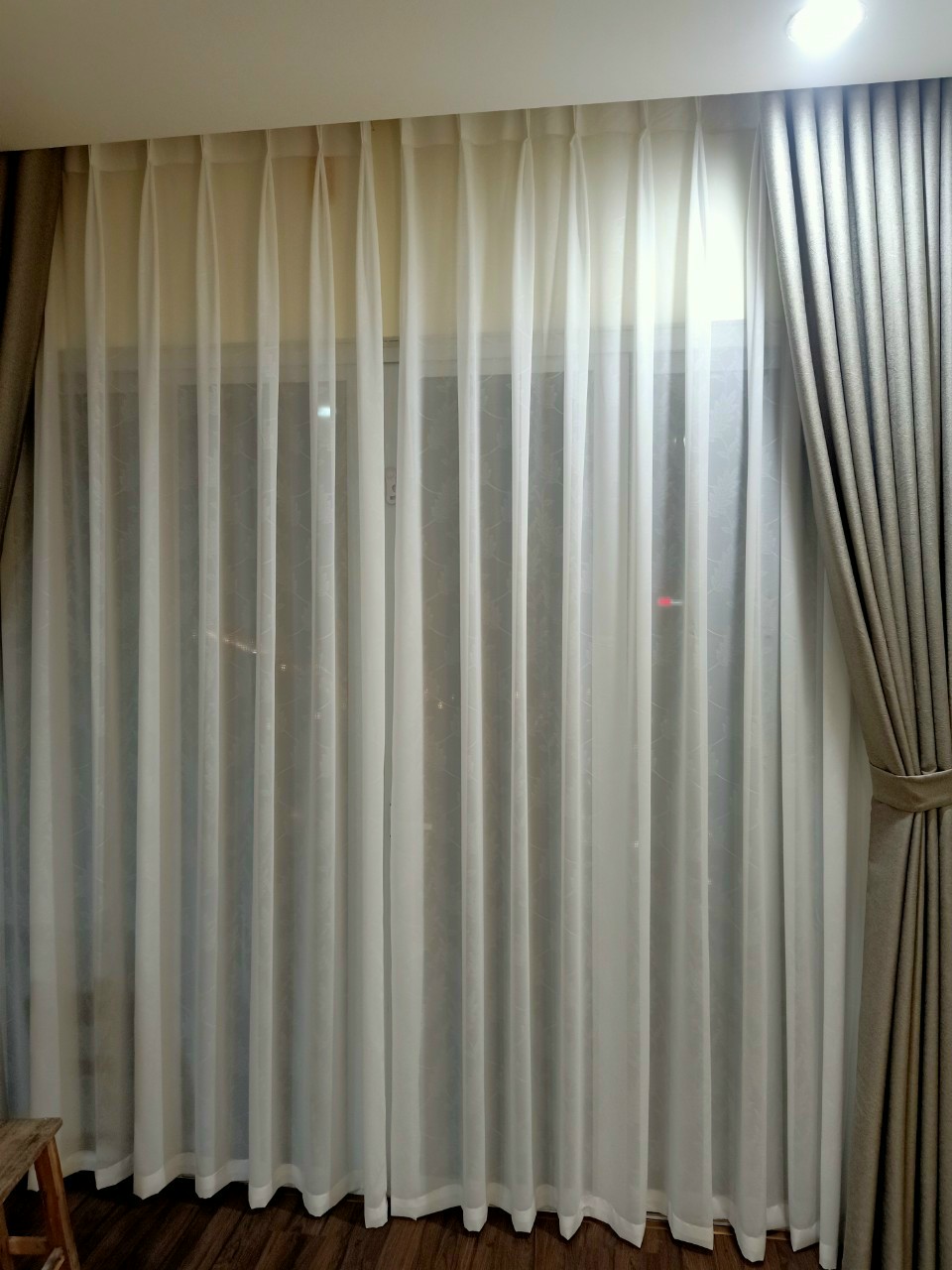 Rèm Vải Kem Sữa Và Voan Thêu